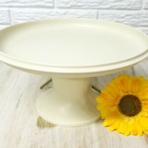 🌻Tupperware tiered serving piece🌻